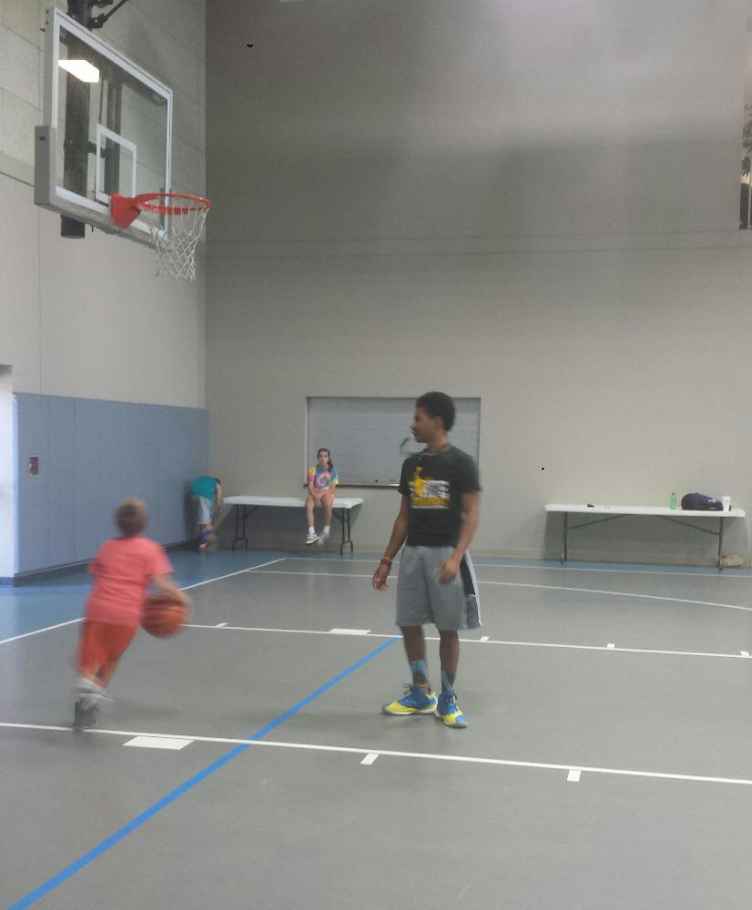 Hammond3Penny's tweet photo. Camp trainer@ jstar_jesusswag@icloud.com, @14u_FLAMESHOOPS working with campers. http://t.co/biEdlPb7AA