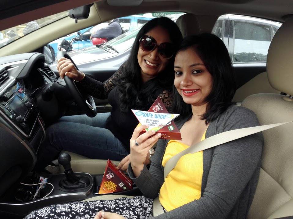 Redfmbengaluru's tweet photo. Would you care for a quick snack? ;) #BreadButterJam at MG Road on the last day #BajaateRaho http://t.co/JjnFLm0vBC