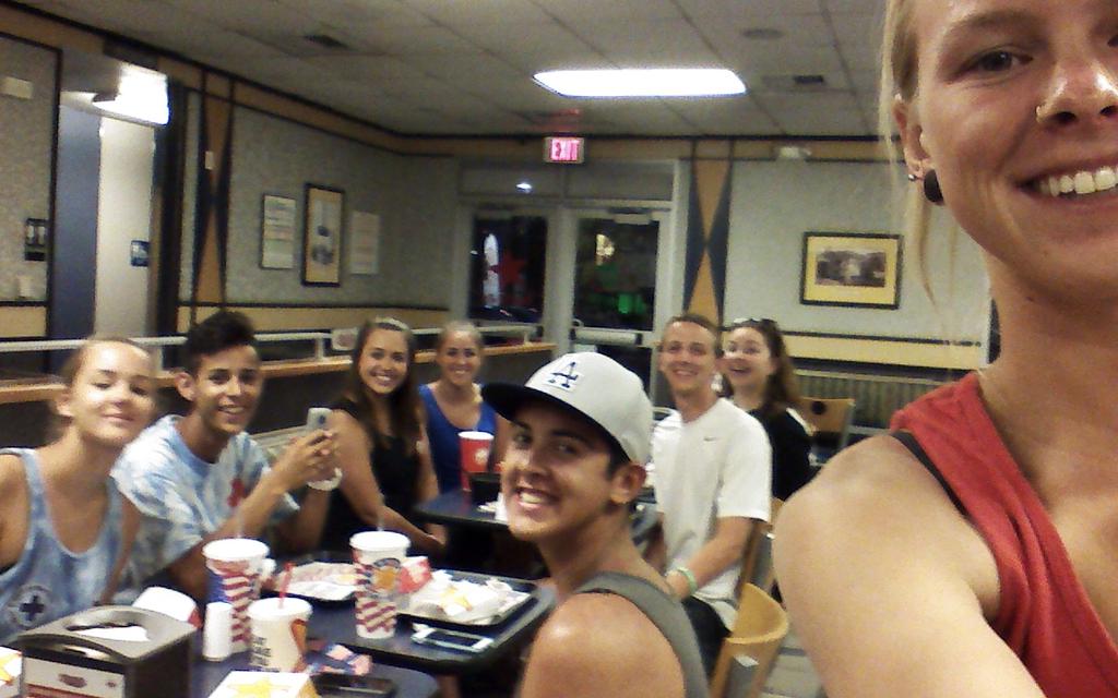 Amy__Mariie's tweet photo. My fav's from work #postworkdinner #teambonding @digiorno_joe98 @katiebender http://t.co/Q8ShFNRyKq