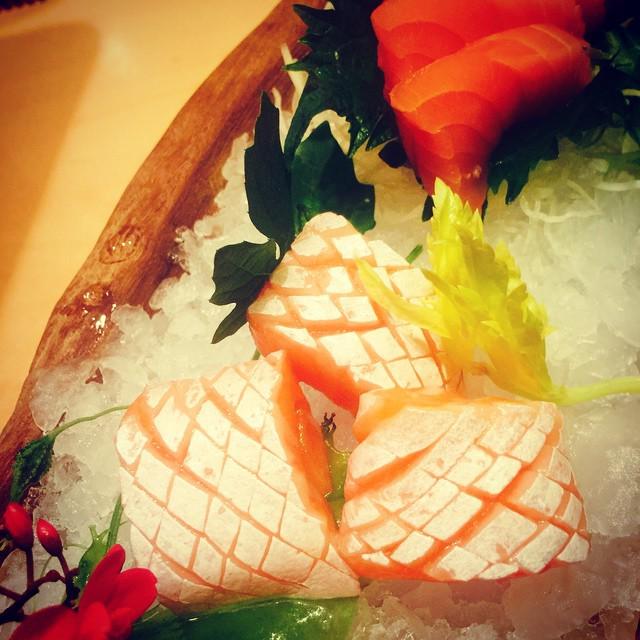 hormonarse's tweet photo. Fatty Salmon #seafood #sushiporn#eathealthy #food #foodie #foodart #foodporn #foodphotographer #truecooks #instache… http://t.co/O6v9qprDQ9