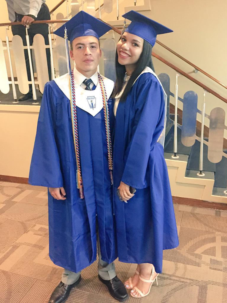 redc0urvette's tweet photo. Graduated today with my faves πππ #2k15graduates http://t.co/02H14Xd94B