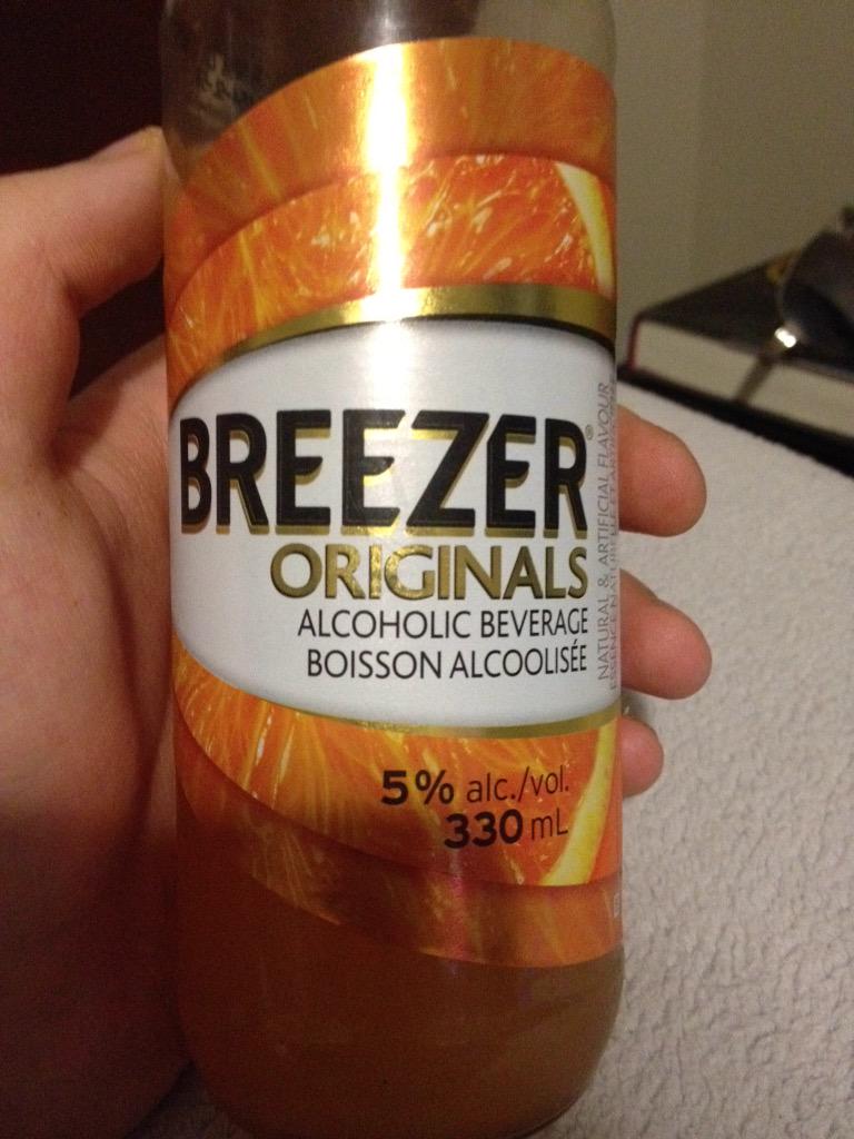 BrandonBrindle1's tweet image. Having a Breezer from @BACARDI. Love their Breezers. Best drinks ever! #Bacardi #Breezers #Beverages #Alcohol