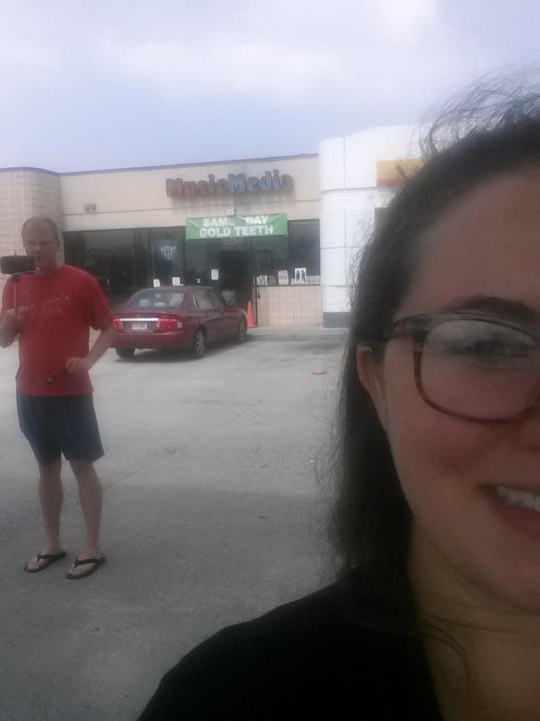 CarnieLittle's tweet photo. @Todd901Baker #icansee #samedaygoldteeth #doubleselfie http://t.co/2t3DwQb8J4