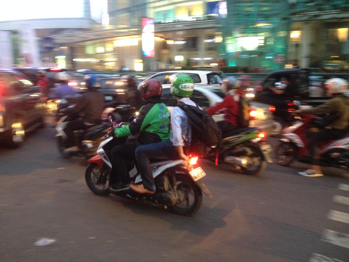 WSJIndonesiaRT's tweet photo. Give a guy a jacket and a smartphone and see what happens to Jakartans traffic woes: http://t.co/vyaIKHb6E2 http://t.co/qdTSGs2XjI