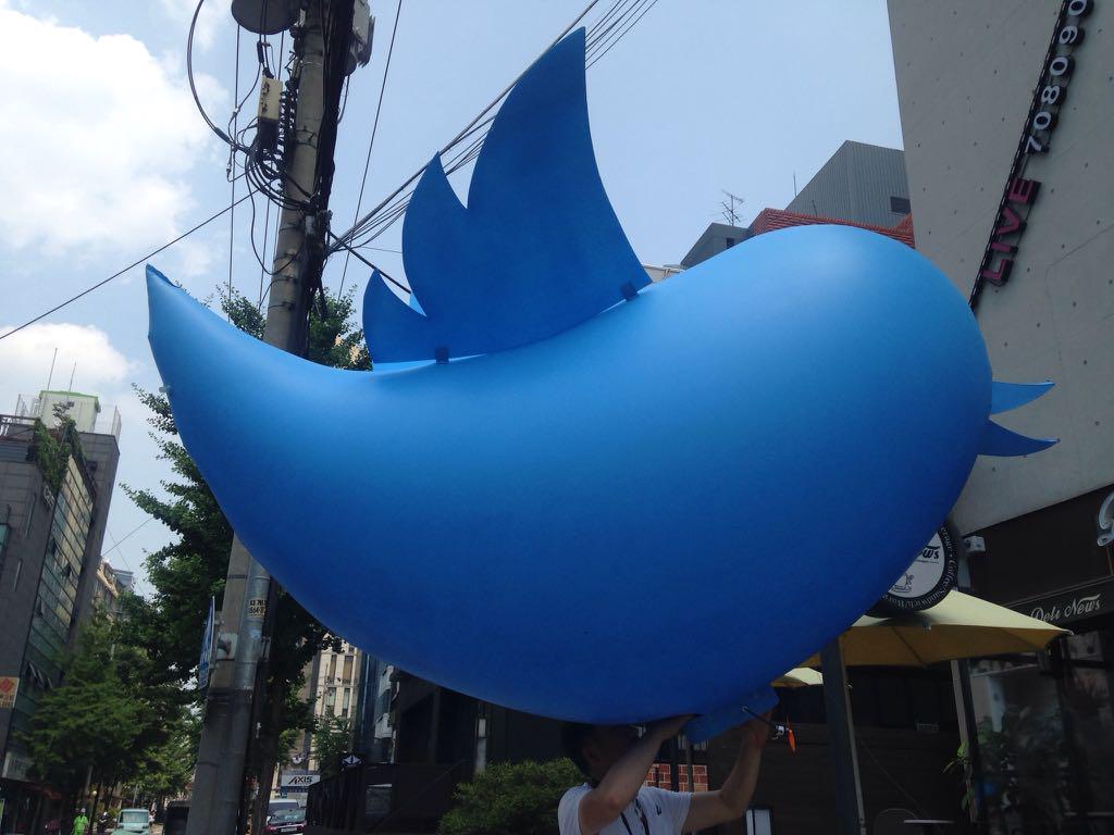 s_andy___'s tweet photo. 트위터 새가 나타났당. 
트위터는 캠페인 중. http://t.co/qVI0qzm8FV
