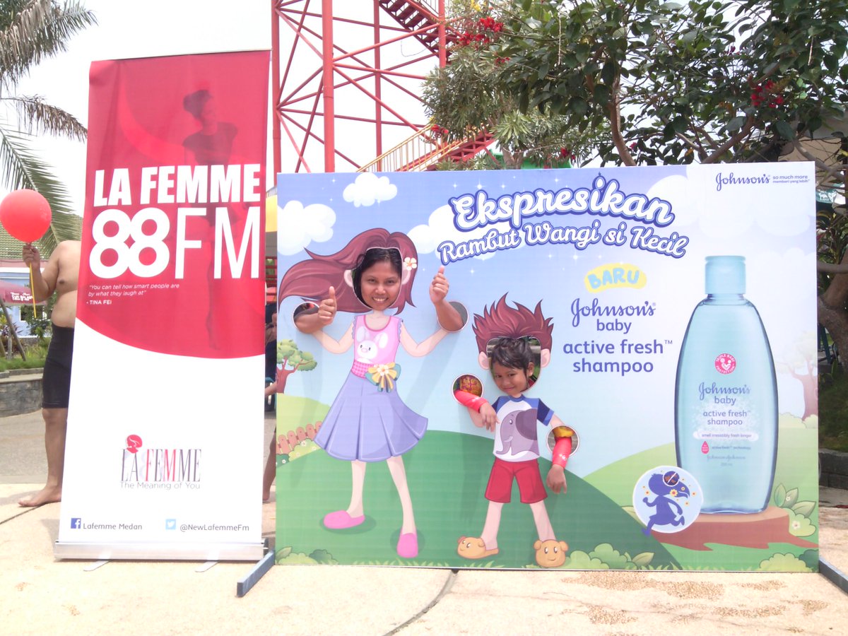 dr_devi_syam's tweet photo. Fun di funsplash waterpark @JohnsonsBaby_ID  @88fm_medan #GakCumaMain http://t.co/ssH18hUhWp