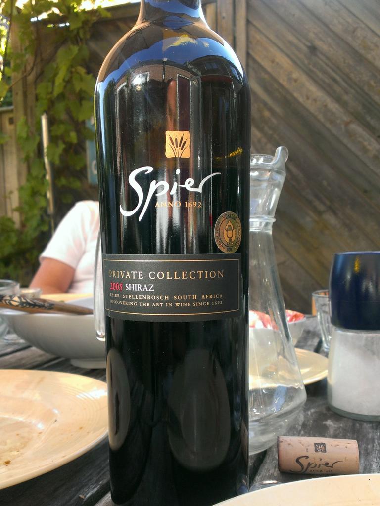 Culivin's tweet photo. Genieten. 10 jaar oude @SpierWineFarm 2005 PC Shiraz. Nice! http://t.co/bmJpWTaHn9 http://t.co/jdMhPHlwJa