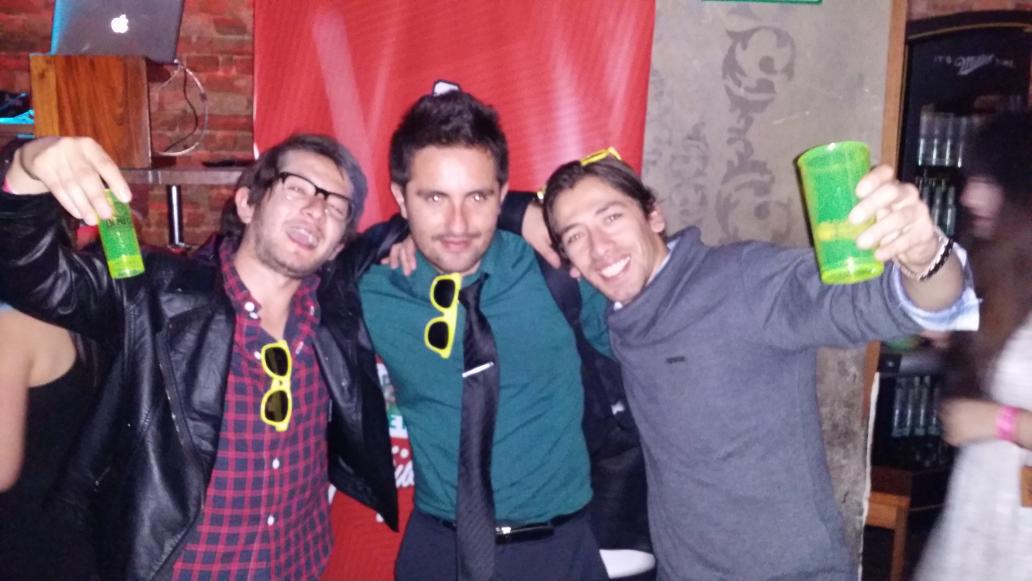 EseTalJuli's tweet image. #FiestonOlmeca con @Diekokiri y @ @JuanKotico