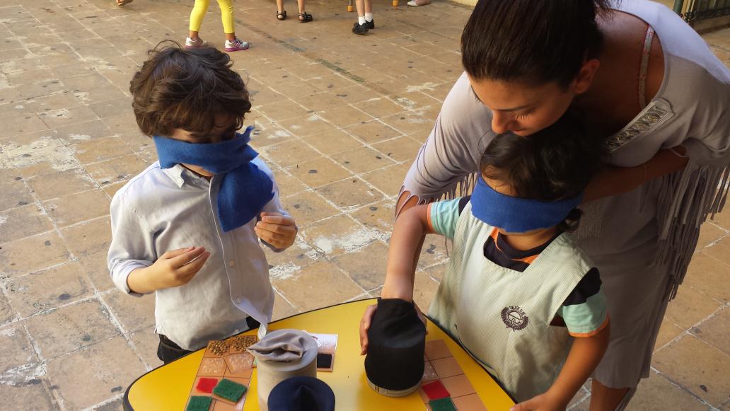 EliteBeyrouth's tweet photo. DÉFI N 5 : comment associer deux matières identiques sans regarder ? http://t.co/jmc5nGgu3Q
