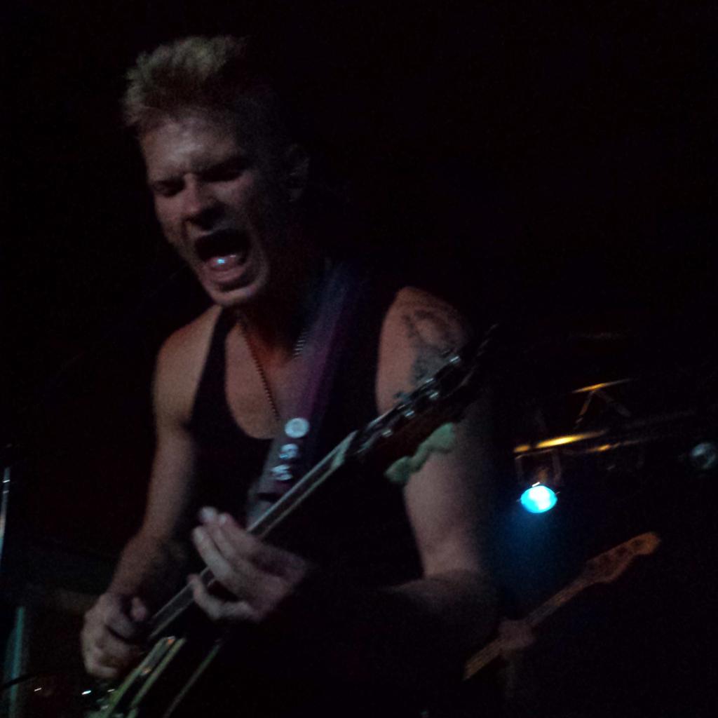 tomatolullaby's tweet photo. #mothermother #VGBTourUSA #vgbt #ryanguldemond @ryanguldemond @mothermother http://t.co/W3gXCykejv