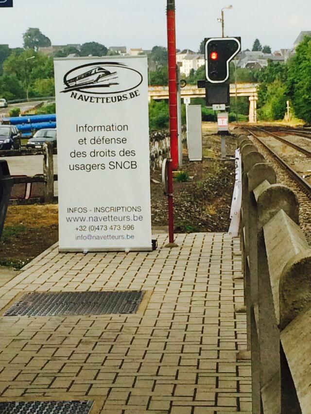 rasleboldesncb's tweet photo. @rasleboldesncb @BeNavetteurs @NavBelge @SNCB @jgalant74 contre la fermeture des guichets SNCB #sncb #walcourt http://t.co/J2mPD6aYO0