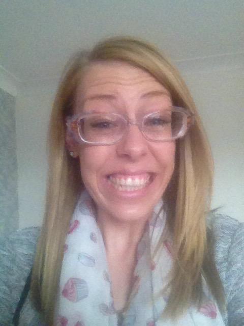elegould's tweet photo. #labspecs #deidre #distractinglysexy http://t.co/hdWfh39M2C
