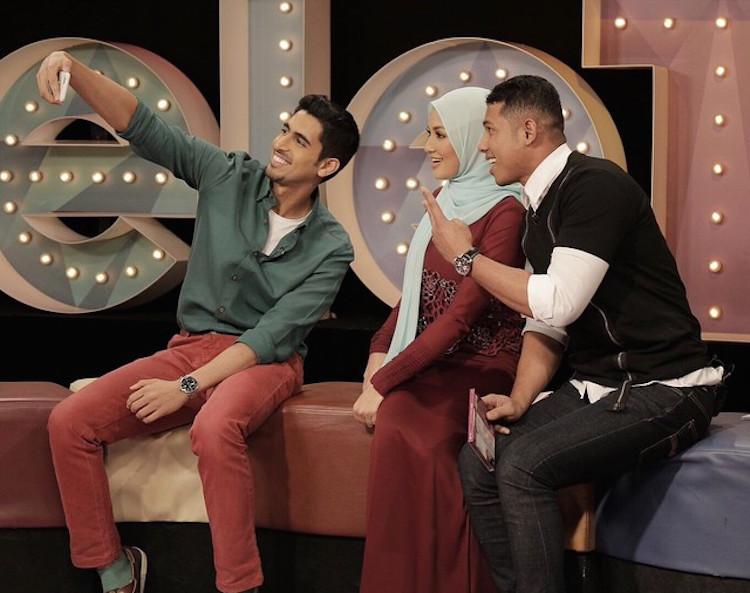 rotikaya's tweet image. Penyanyi lagu 'Kun Anta' Humood Alkhudher di set MeleTOP baru baru ini :)