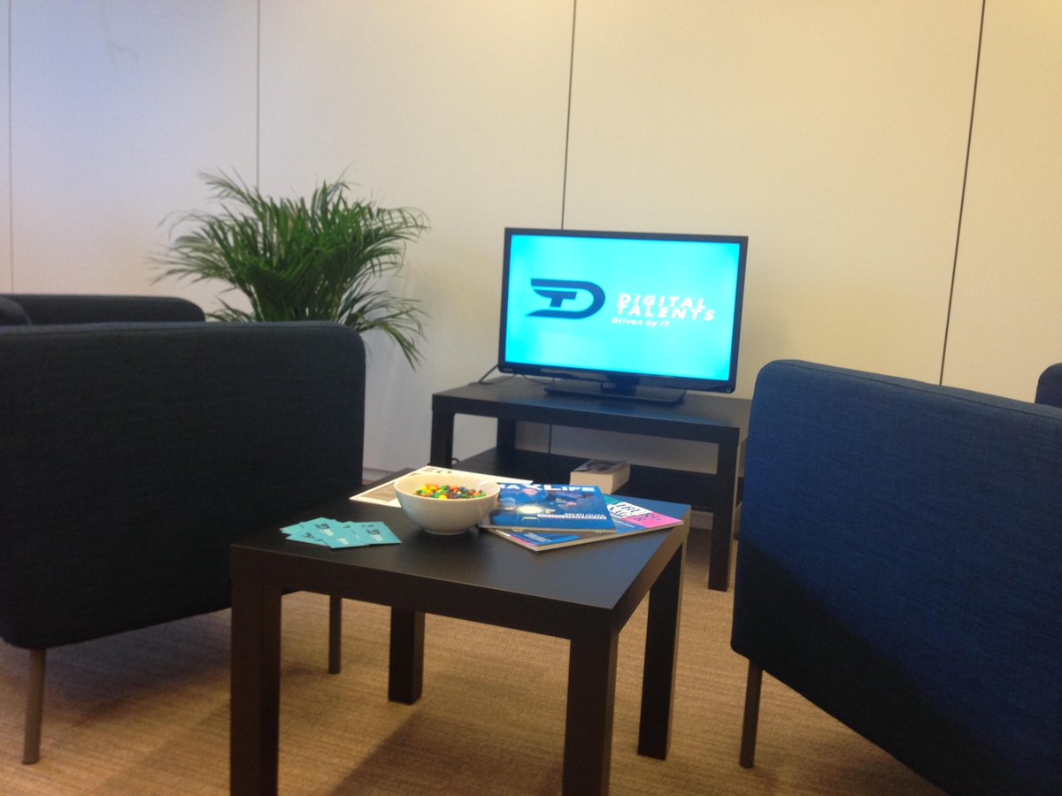_digitaltalents's tweet photo. De nieuwe meeting hoek staat klaar voor actie! http://t.co/vQV3V23GlB