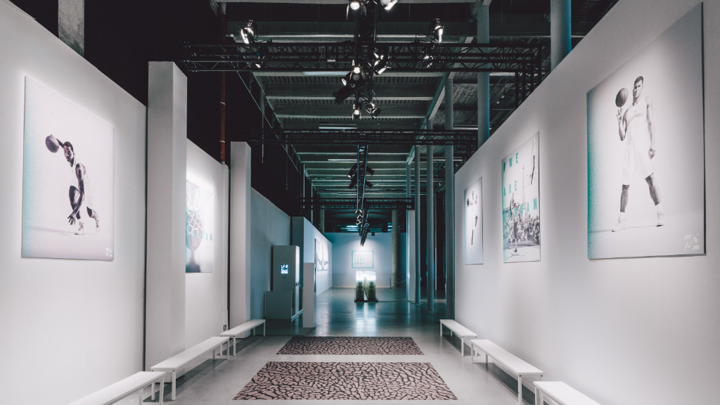 Jumpman23's tweet photo. Louvre level. #WEAREJORDAN http://t.co/0RNhIkyqiR
