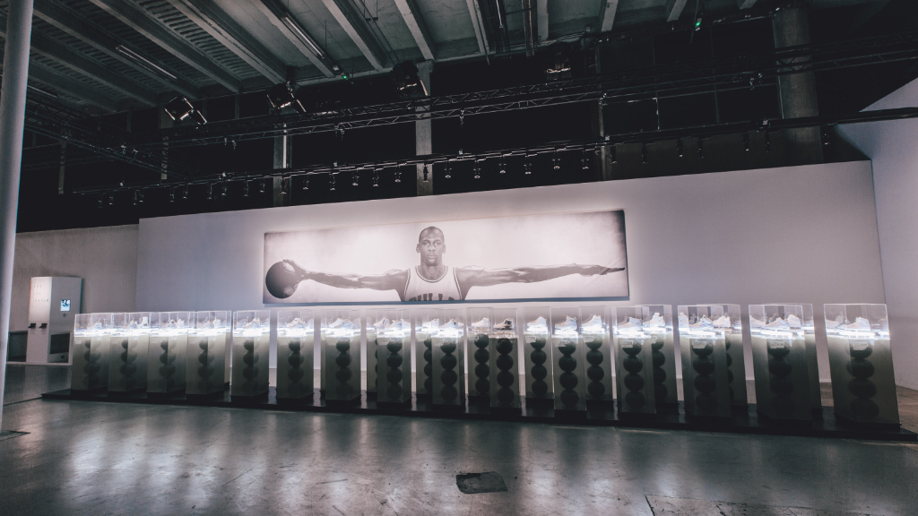 Jumpman23's tweet photo. Louvre level. #WEAREJORDAN http://t.co/0RNhIkyqiR