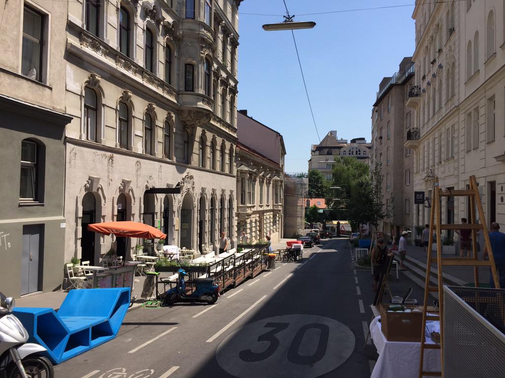 Esterhazygassenfest die siebte!
In knapp zwei Stunden geht's los :)
Wir freuen uns schon riesig!!!