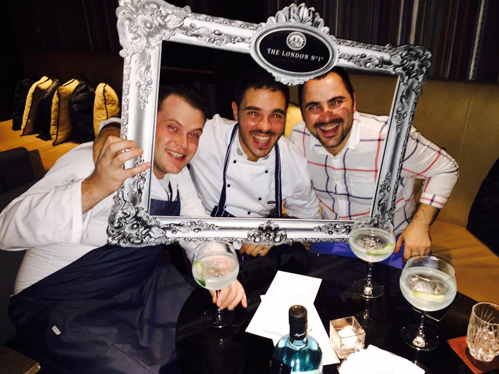Bry5on_'s tweet photo. #LN1ginday #jwmarriotthk #flintgrill&amp;bar #WorldGinDay http://t.co/3s6HinThG4