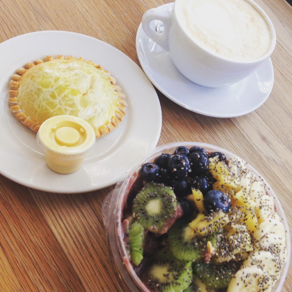 TenFruits's tweet photo. Friday Vibes #Miami ✨💚 (p.s this can get delivered to your desk!) http://t.co/iq0VTtxsbo
