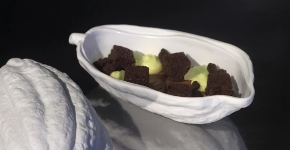Bijzondere video; van cacaoboon tot dessert door <a href="/miquelguarro/">Miquel Guarro</a> <a href="/CacaoBarry_ENG/">Cacao Barry English</a> bit.ly/1Mv1uIS
