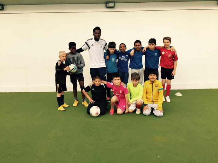 StMarys_SW8's tweet photo. Great turnout for early morning football with Liam @AMSoccerSchool on our new Astro Turf @TWCLProperty http://t.co/6t1F4EvwPn