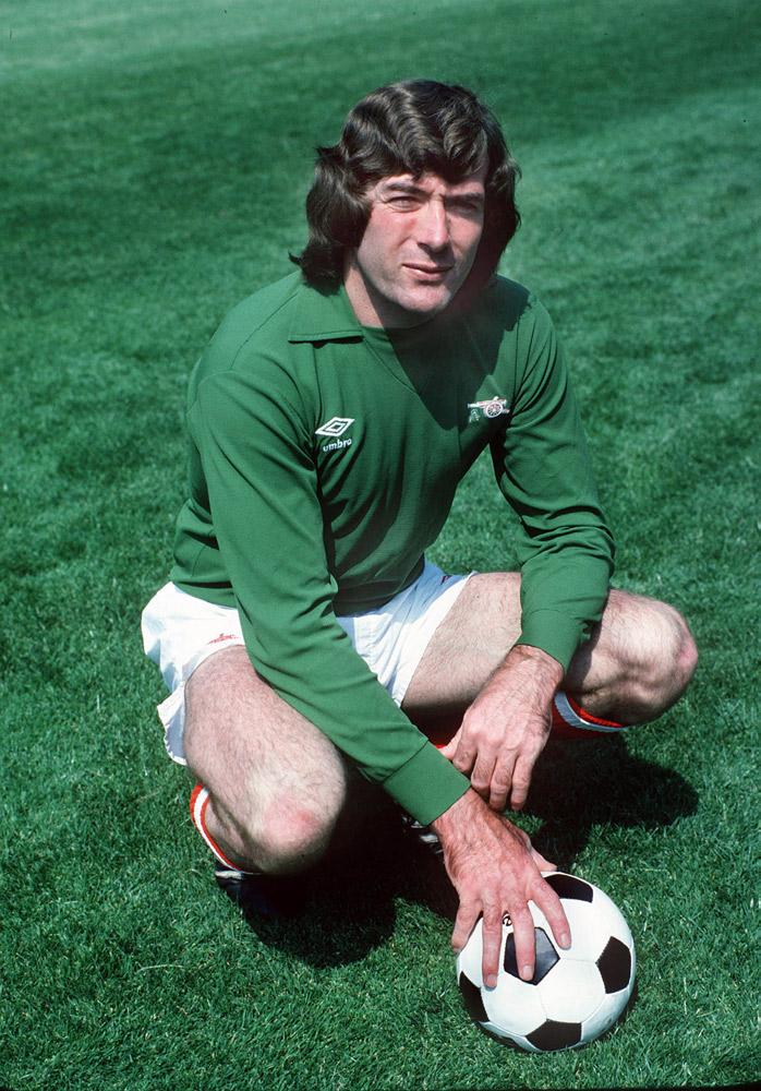 Happy birthday to former Gunners Bobby Gould:  and Pat Jennings:  