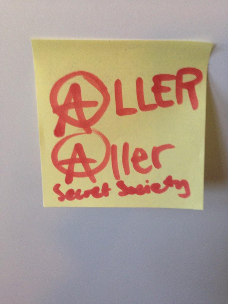 LauraAvonius's tweet photo. #allerstartups luolasta löytyi post-it lapulle taiteiltu graffiti #toimistoanarkiaa #eipiirretäseiniin http://t.co/uGz64VUiEx