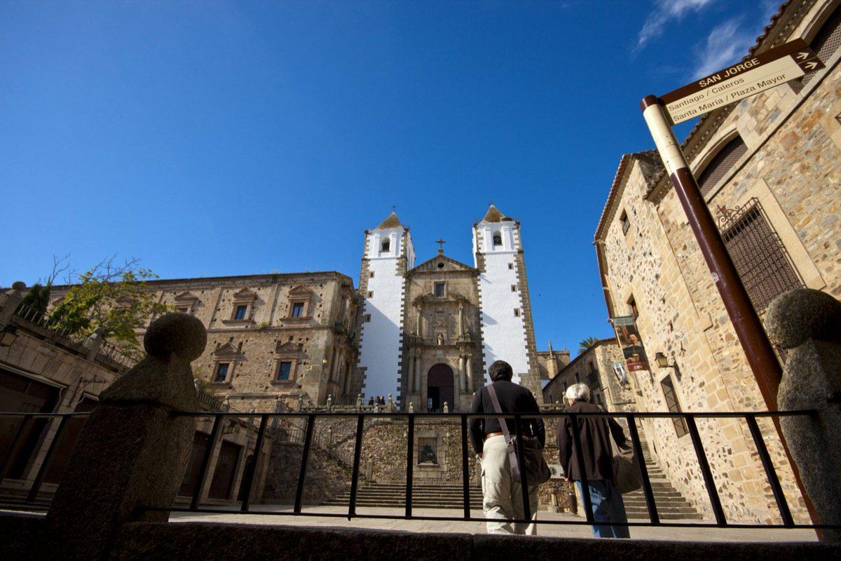 extremadura_tur's tweet photo. Mañana #músicasacra, poesías musicadas y canciones populares en la Preciosa Sangre #Cáceres http://t.co/nPDXRNKc53 http://t.co/Qu6desyOG0