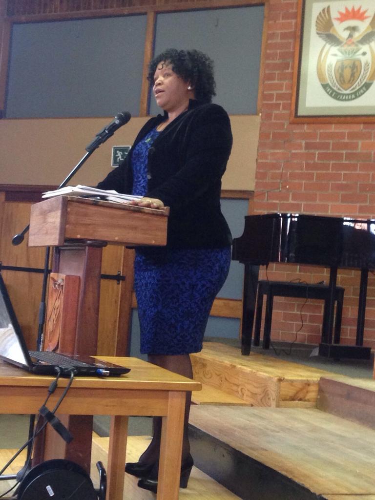 DBE_KZN's tweet image. MEC @NeliswaNkonyeni speaking to attendees at New Republic Primary during #OperationBounceBack this morning.