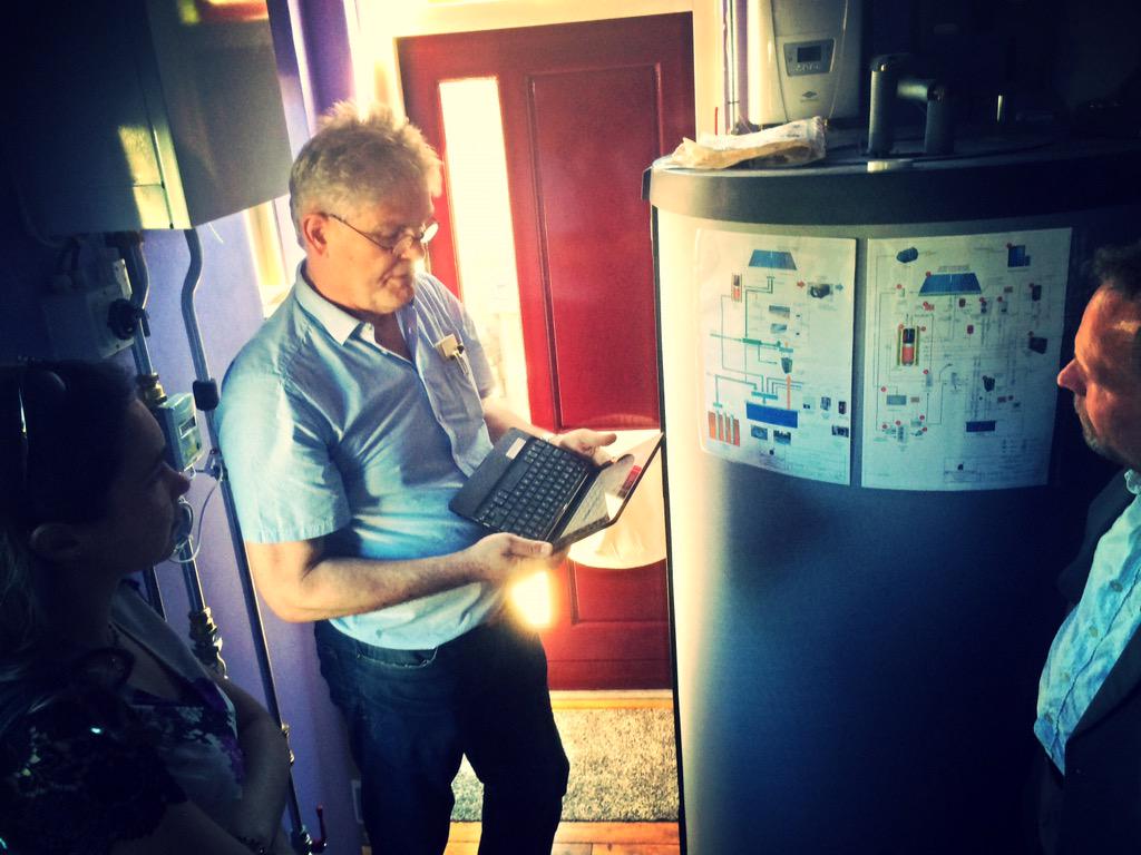 Op bezoek bij <a href="/in2jvl/">Jan Van Liempt</a> met @AMSpierings en <a href="/Johanvandenhout/">Johan van den Hout</a> #Stroomversnelling en #urgenda gaan samen in <a href="/SV_Brabant/">SV_Brabant</a>