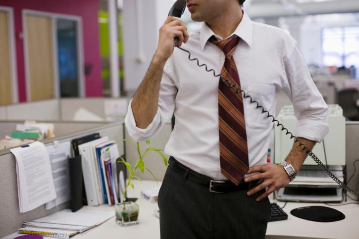 NHSuk's tweet image. It&apos;s #workoutatwork day - Top tips for building exercise into your working day: bddy.me/1FXrxUd