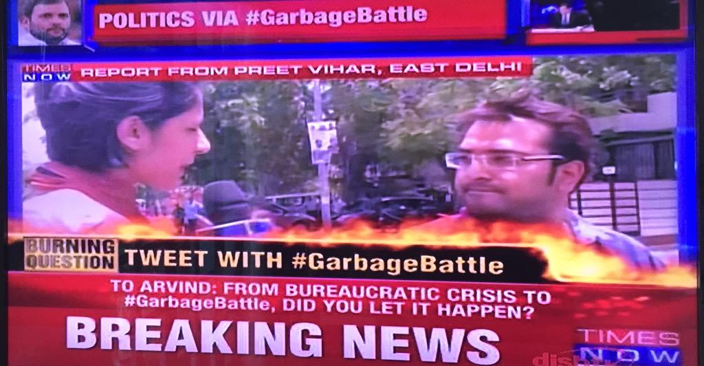 devyanidilli's tweet photo. Journo was doig fine. Thn studio said "It must b diffclt4 u too"
She coverd her nose😳
#GarbageBattle #BlowToKejri420 http://t.co/yGAPKZDoZ6