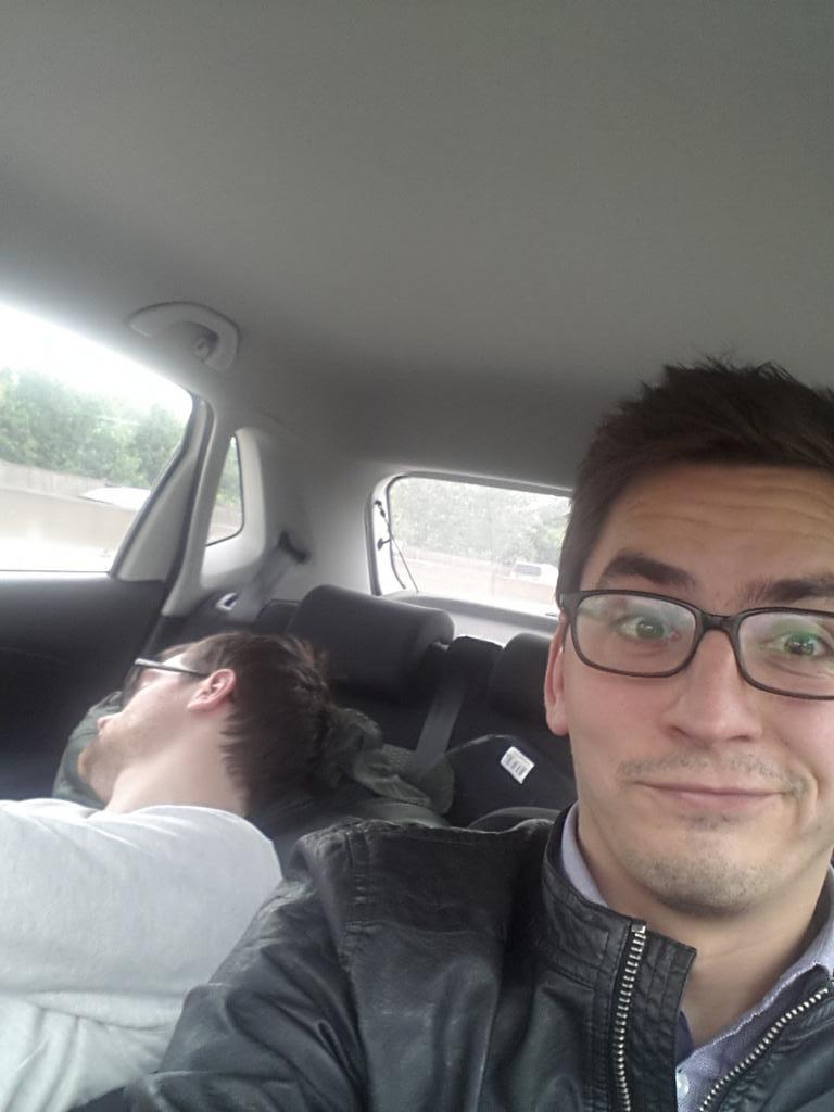 NathPauly's tweet photo. Ce mec dort tout le tps #walbel #embouts #bientotarrives @ContactNews @Corentinsim http://t.co/kPauds4w0C