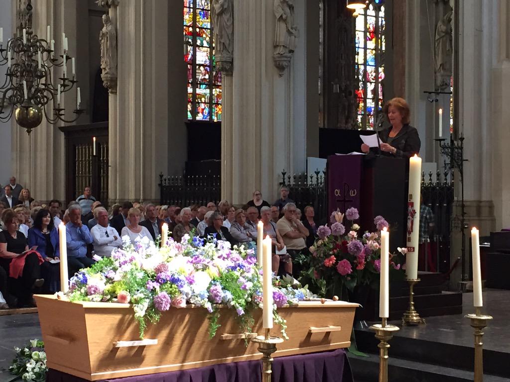 DenBoschLeeft's tweet image. Mooie ceremonie in de Sint-Jan #afscheid #albertwest #denbosch Zo meteen enkele foto's op Den Bosch Dichtbij.