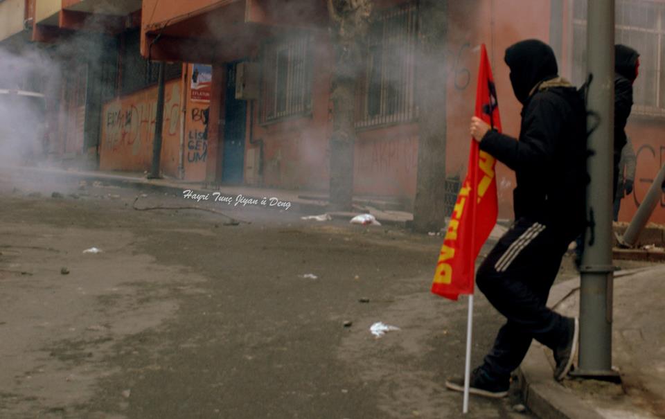 Bir köşe başında, hüzünlü gözlerle beklersin gelecek düşmanı... #BerkinElvan anması #Okmeydanı #Partizan
