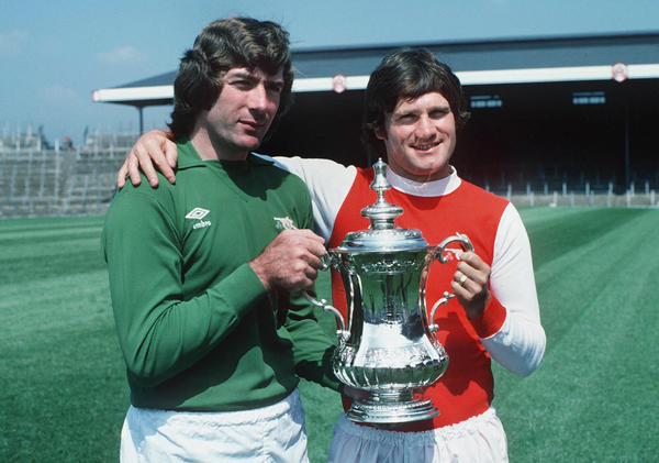 Happy 70th birthday Pat Jennings. Kiper yang membantu Arsenal memenangkan Piala FA tahun 1979. 