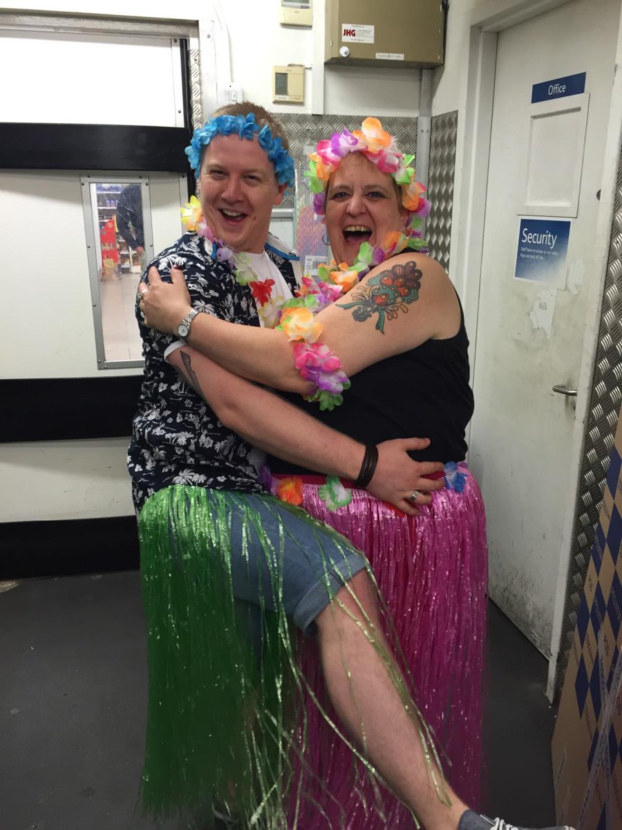 Witneyexpress's tweet photo. Having a great morning in store! Everyone has got involved and had a good giggle....😎 @Doyle123mac @jaylloydie http://t.co/CxjxLqBURs