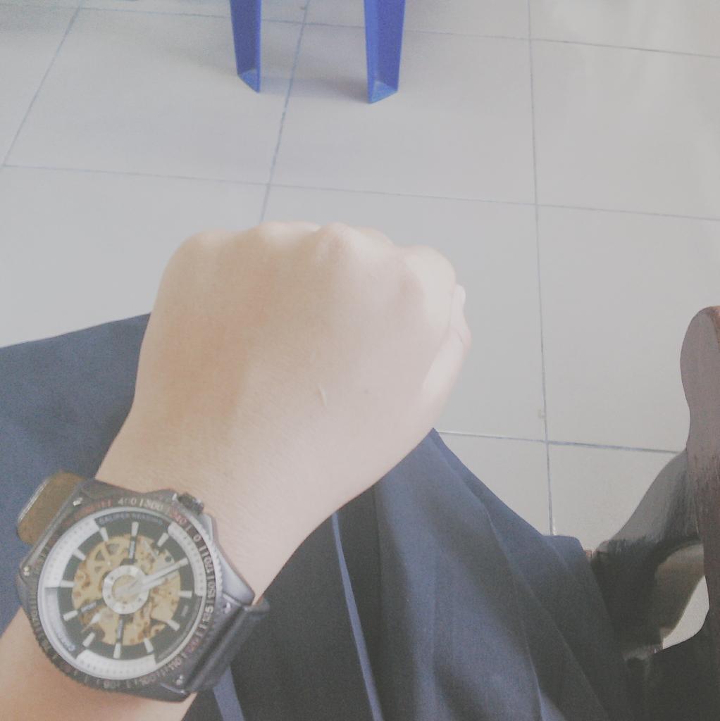 nmjohyk's tweet photo. 잘가 . .✋✋ http://t.co/JibefMbKfg