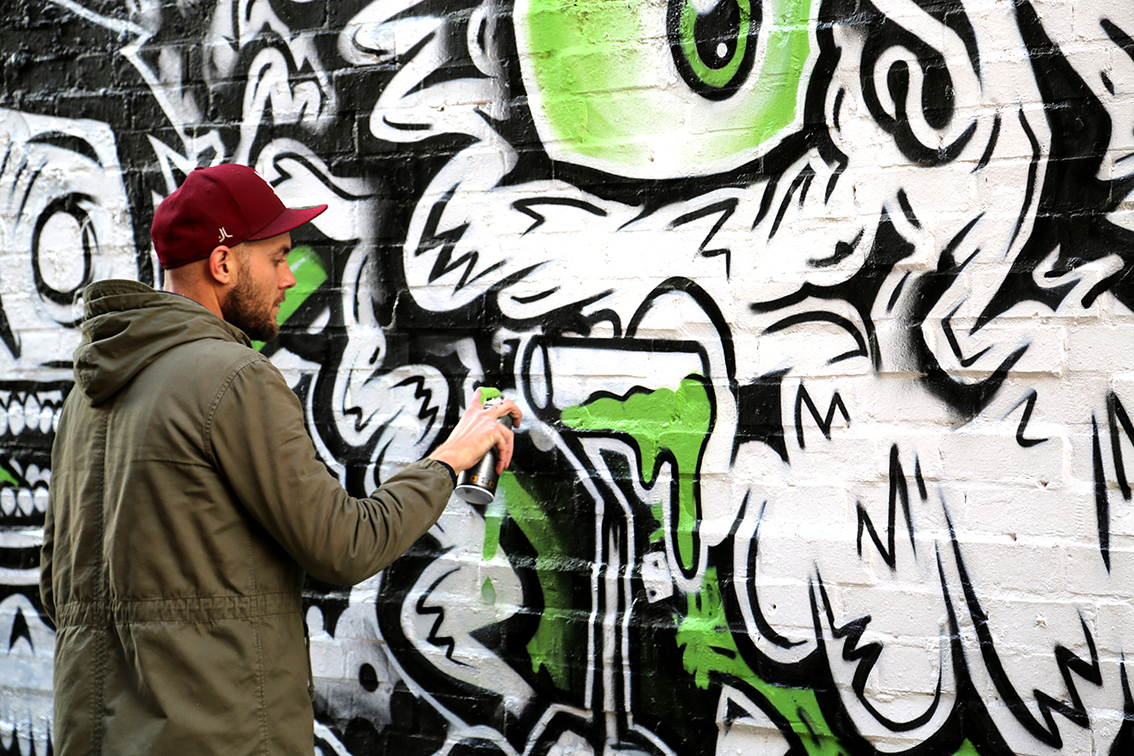 visitlondon's tweet photo. Head to #Shoreditch from 15-17th June to see @SI_MITCHELL &amp; @kristiandouglas perform live street art! http://t.co/4CkDS5MHha