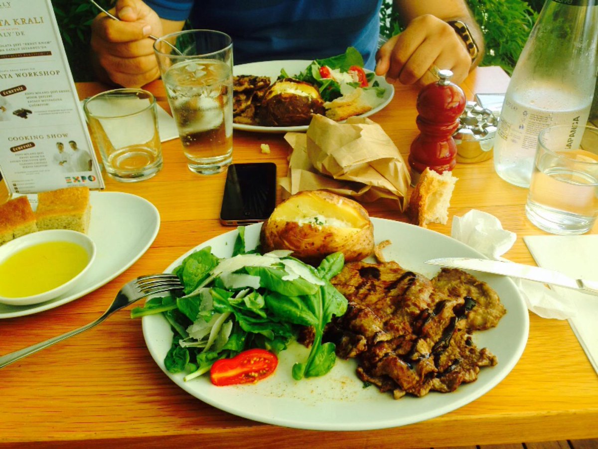 kkdemr's tweet photo. İtalyan lezzetler tadalım :) (@ La Pasticceria di Eatly) https://t.co/R0zlRSL83G http://t.co/XOoxm2Nvhe