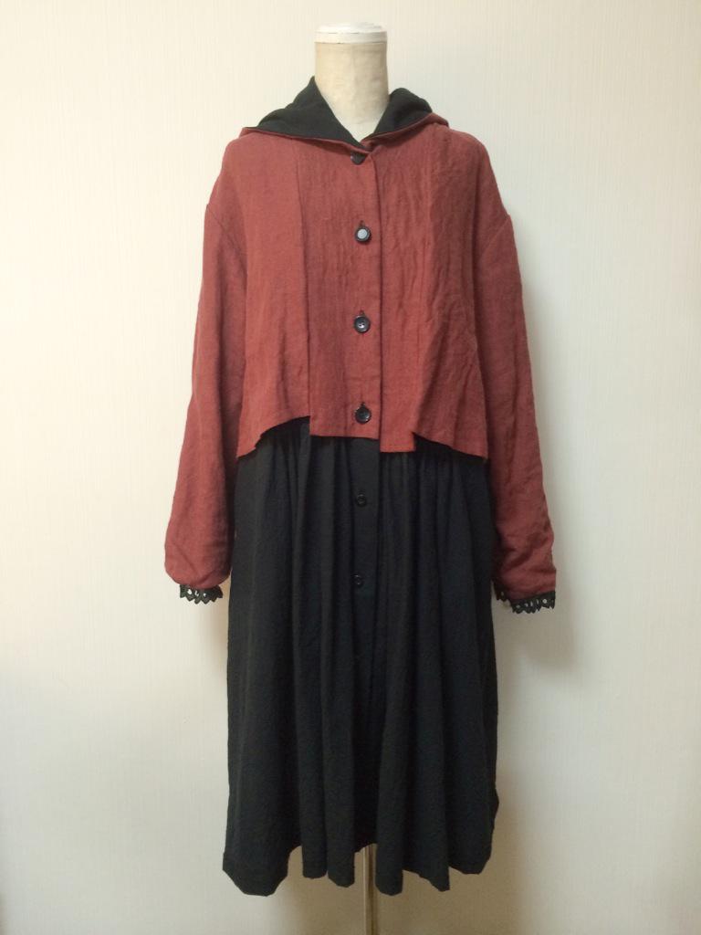 はるかきみへ 15 16aw 黒赤ずきんジャケットワンピース 表は黒いワンピースの上にくすんだ赤いジャケットを着ているかんじ 裏にすると 胸に細かいタックが施された黒いワンピースになります Http T Co Mlbr414wjp はるかきみへ 15 16aw 黒赤ずきんジャケットワンピース 表は黒いワンピースの上にくすんだ赤いジャケットを着ているかんじ 裏にすると 胸に細かいタックが施された黒いワンピースになります Http T Co Mlbr414wjp