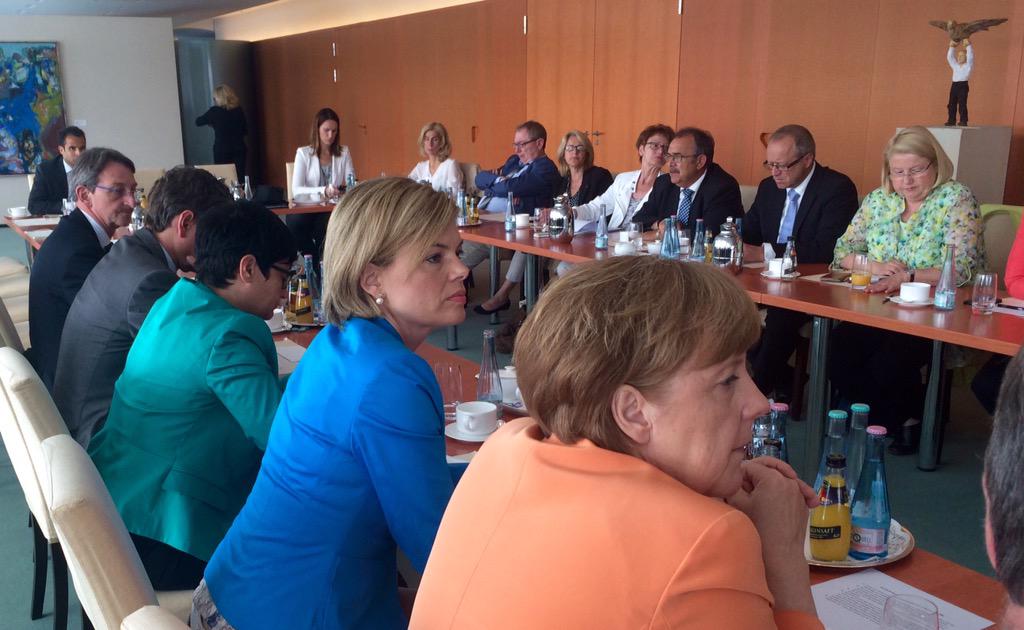 CDUFraktionRLP's tweet image. Jetzt bei Bundeskanzlerin Angela #Merkel : Interessantes Gespräch zur Flüchtlingspolitik #kb2015