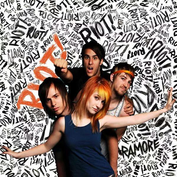 ParamoreMayFire's tweet image. With this album I meet @paramore wow 8 years? I can't believe, the life moves pretty fast 😭 #8YearsOfRiot #RIOT