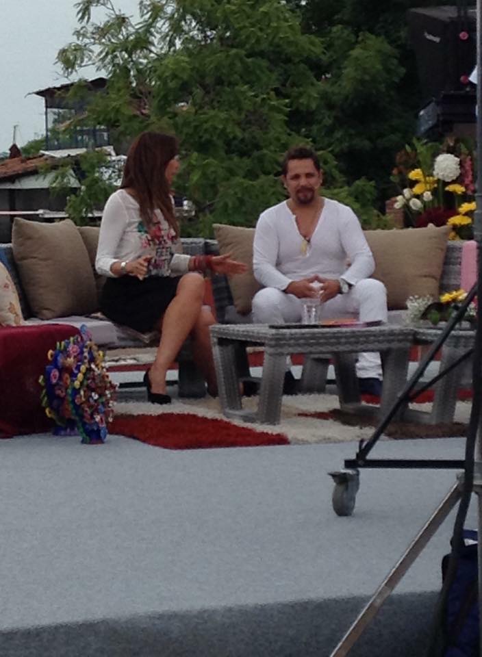 GerardoRioss's tweet photo. en un momento más nos vemos en @EllasArribaTV http://t.co/T8gVj9LOfE
