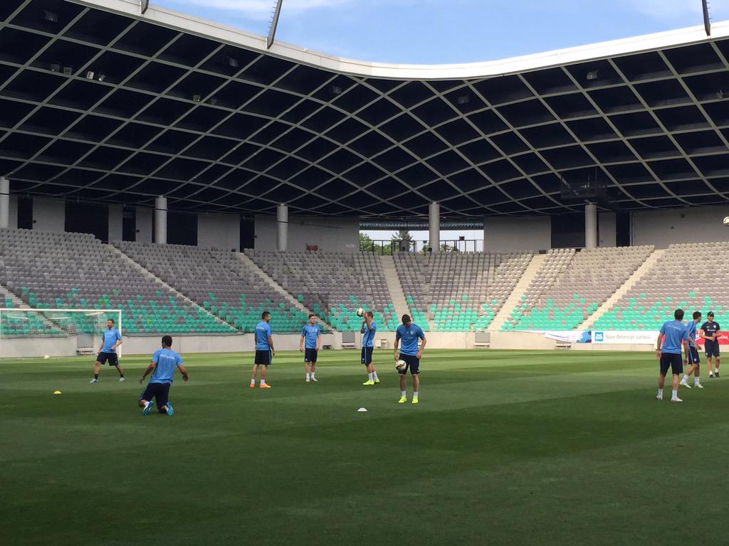 MarkoRabuza's tweet image. Slovenci preizkusili stožiško zelenico pred spektaklom z Anglijo. @PS_Sportal #repka