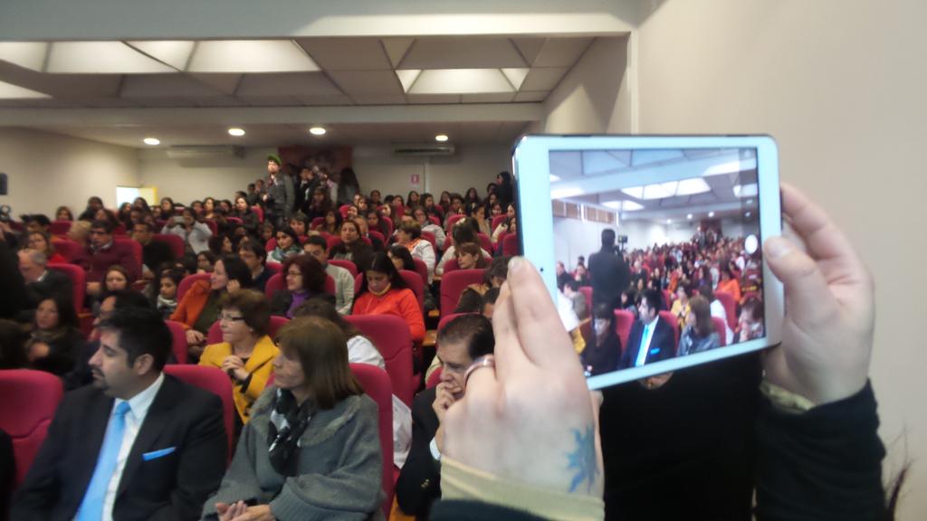 DPRValparaiso's tweet photo. Ministra de Salud, Carmen Castillo, e intendente @r_bravo_o realizan lanzamiento de campaña de prevención del VIH http://t.co/PPa0FkIbO7