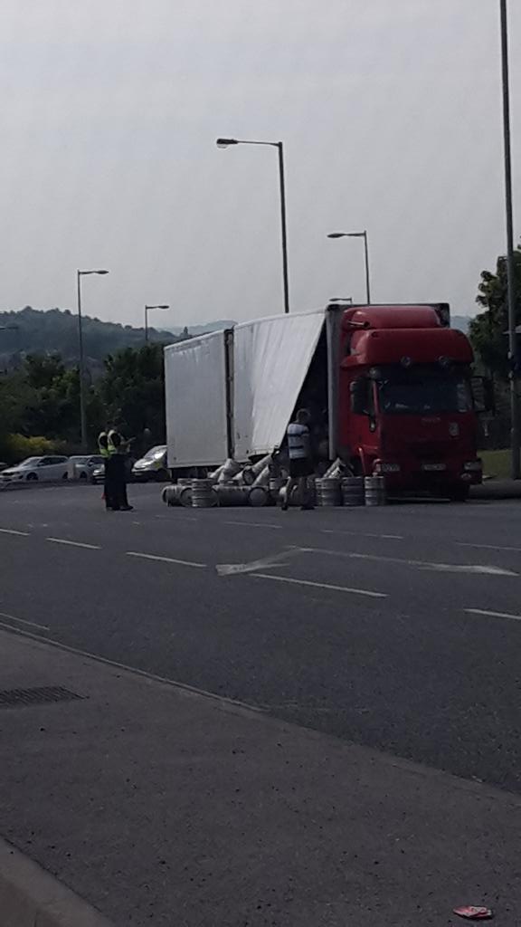 Heavy traffic congestion out of Bradford towards the M606 avoid if possible long delays #Bradford #leeds #traffic