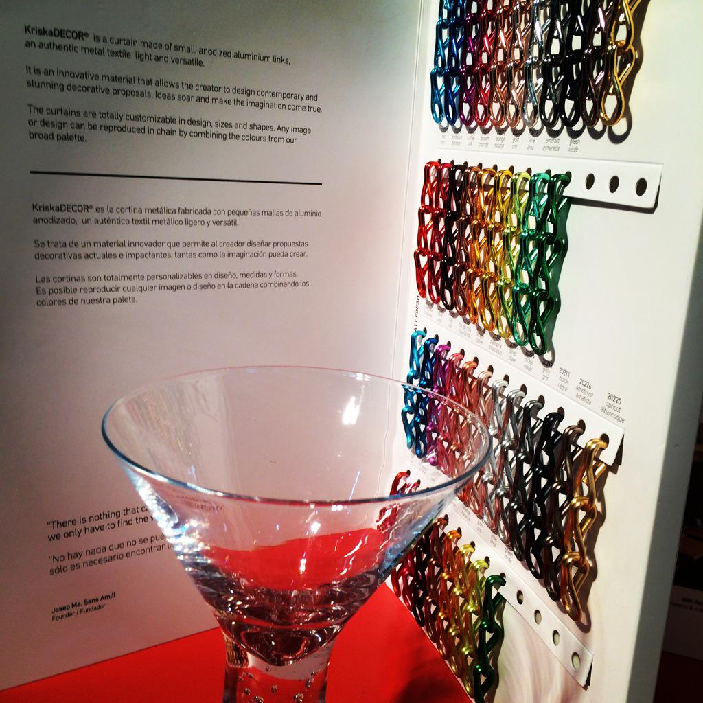 OniroConcepts's tweet image. Empty - no more business cards left! Awesome show #inspiretradeexpo2015 #oniroconcepts #kriskadecor #welovechain