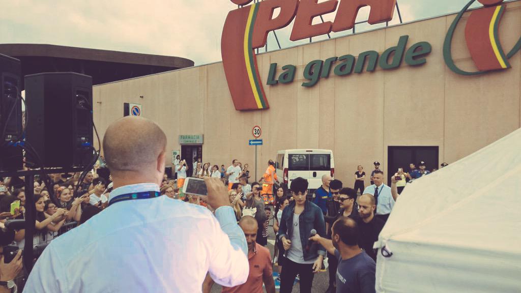 TheKolors's tweet photo. Arrivati! #OUTInStore #Vittuone #IlDestriero http://t.co/6nrX0ZtZLL
