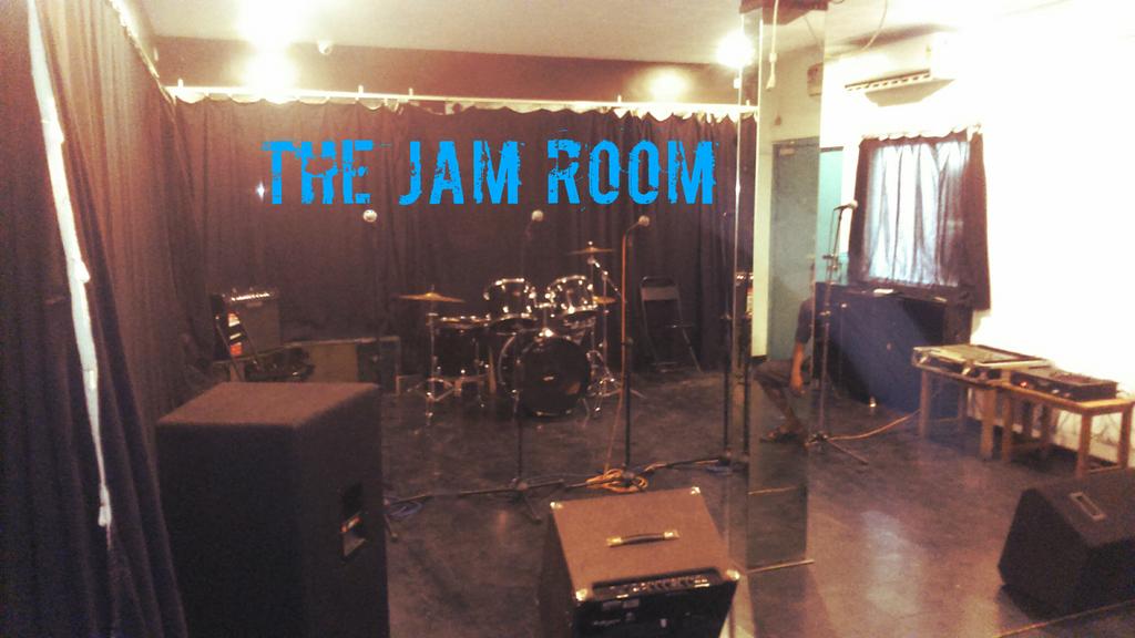 Caleb3rd's tweet photo. One of the largest Jam studio's in mumbai now opened at the Hive (Khar) Hive http://t.co/hFHwimcc7i